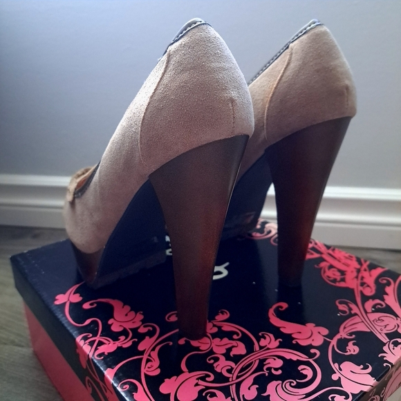 Qupid | taupe suede su~ platform wood like heel - Picture 5 of 10